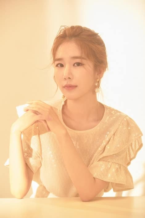 劉仁娜出演JTBC《雪滴花》外科醫生一角